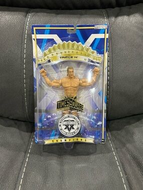 Triple H WWE 1/600 Limited edition! Toysrus Times Square exclusive! RARE